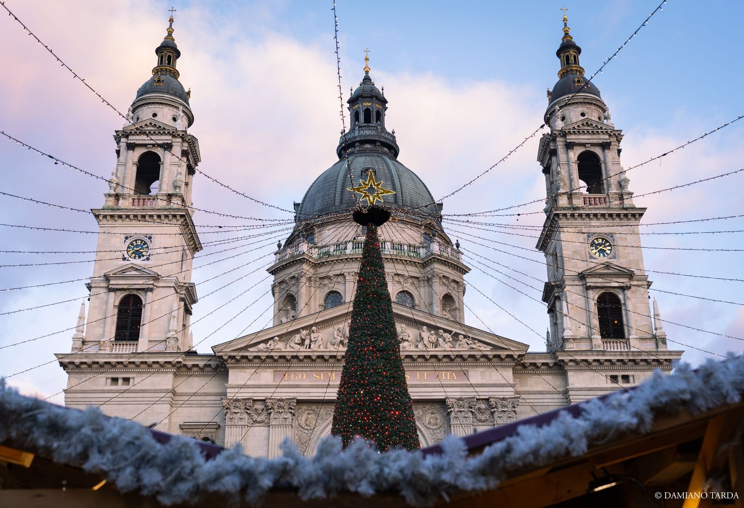 Basilica di santo Stefano, Budapest, Ungheria, durante i mercatini di Natale