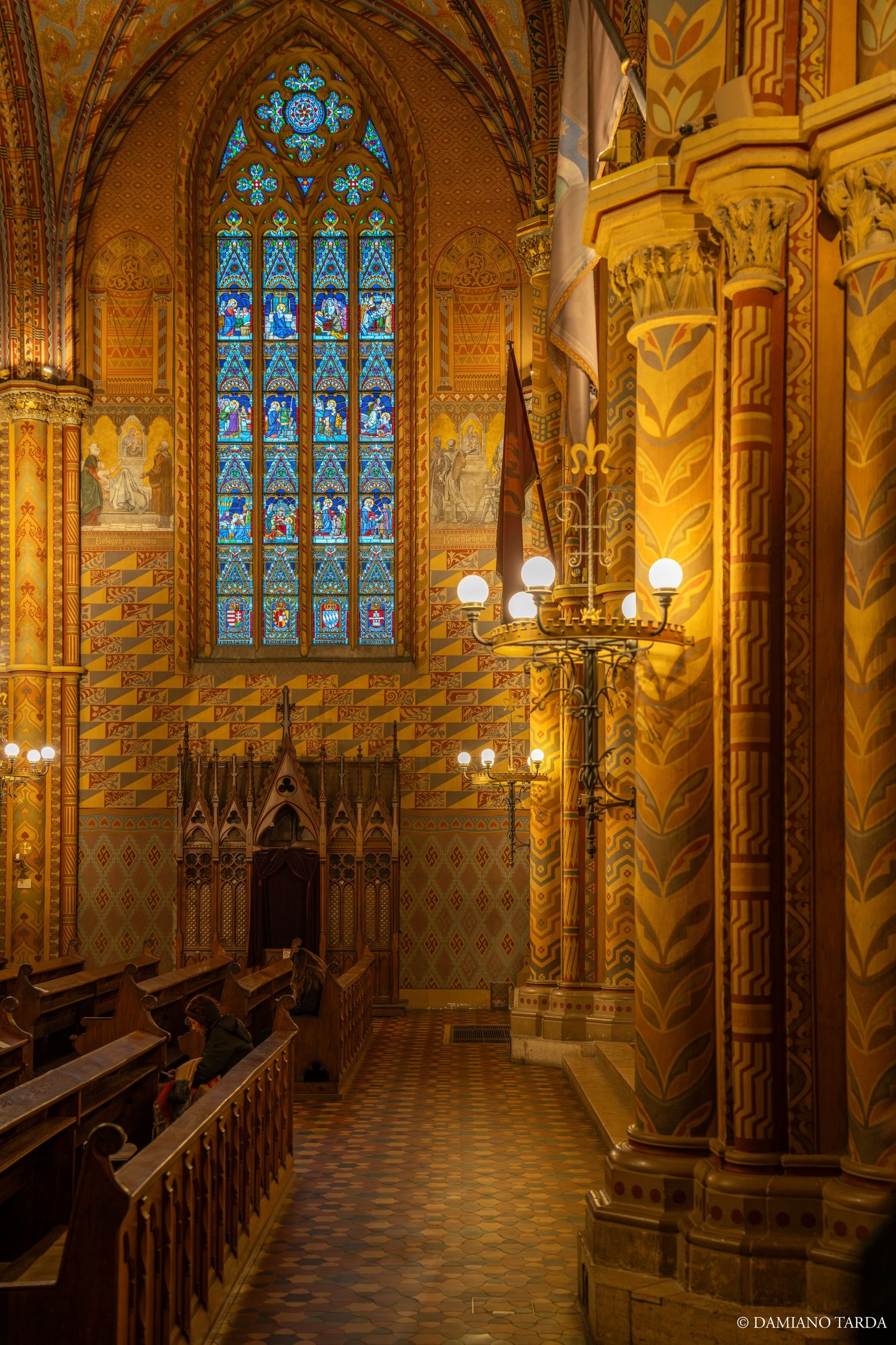 Budapest, Chiesa di Mattia, interno neogotico dipinto (restauro di Frigyes Schulek, 1874-1896).