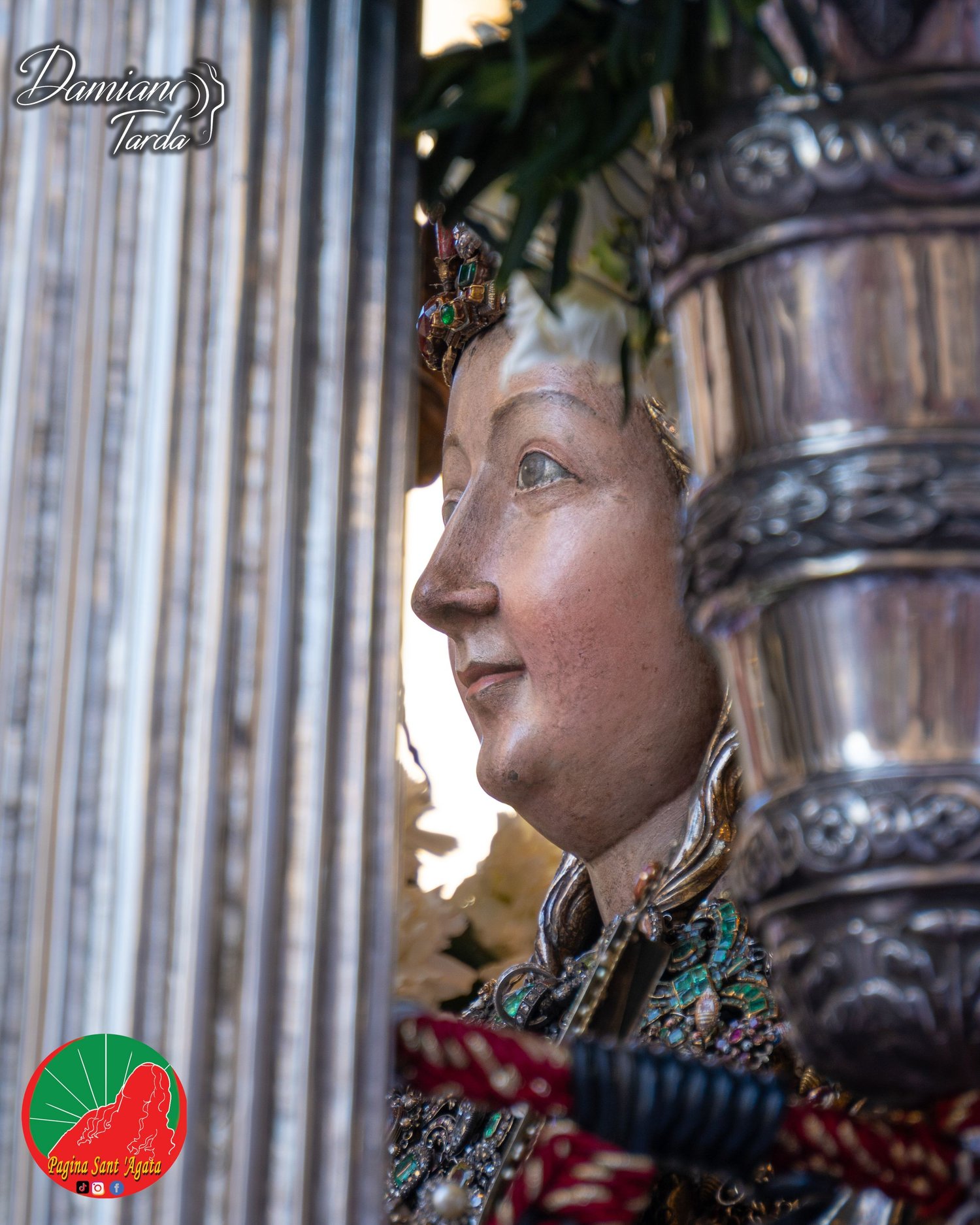 Il profilo del volto del Busto reliquiario di Sant'Agata, in primo piano.