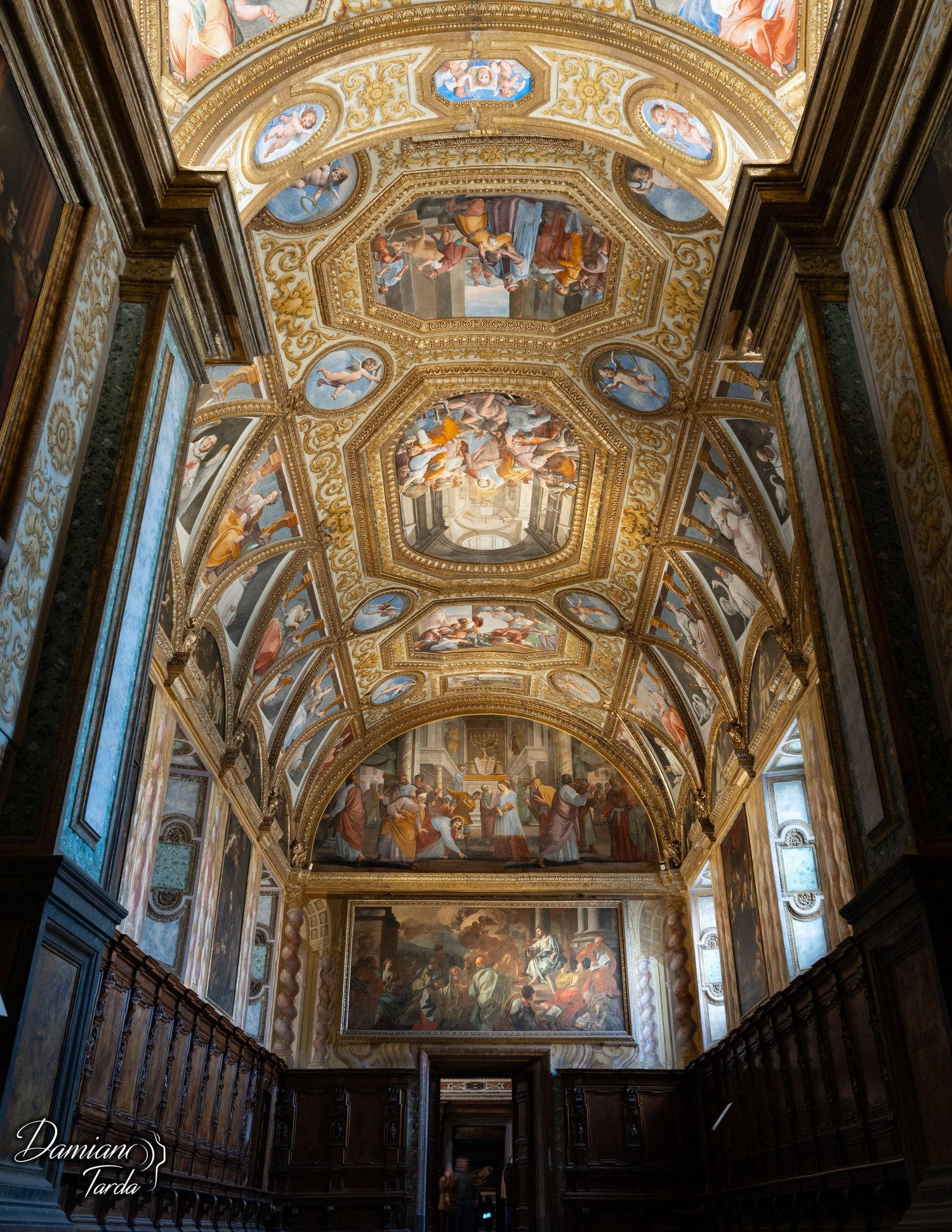 Napoli, Certosa di San Martino, volta affrescata e stalli lignei.