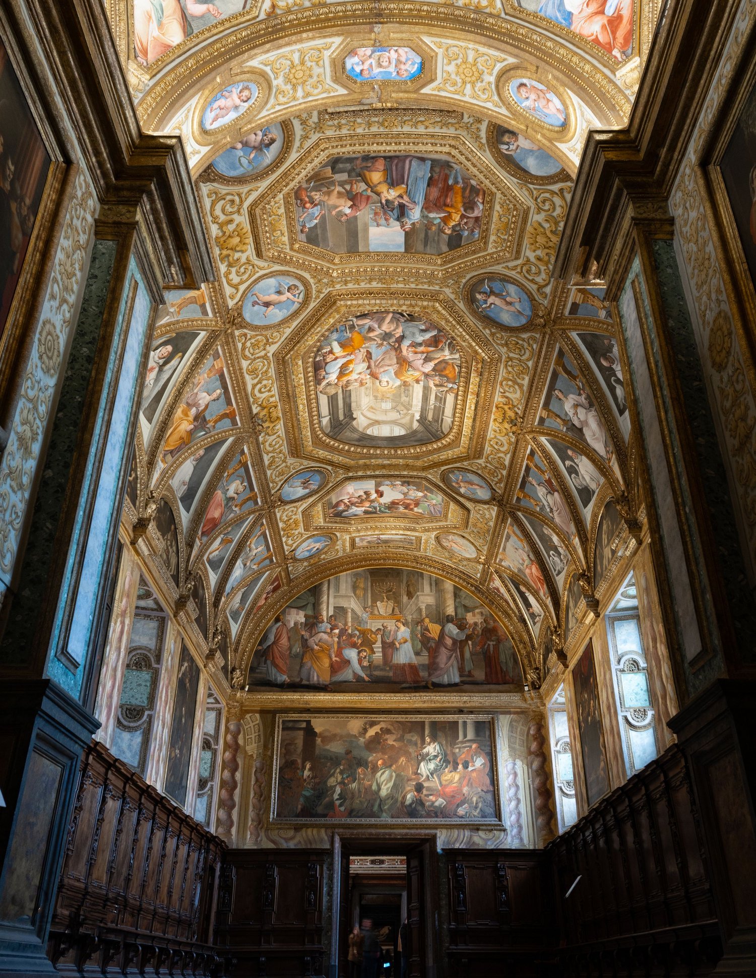 Napoli, Certosa di San Martino, volta affrescata e stalli lignei.