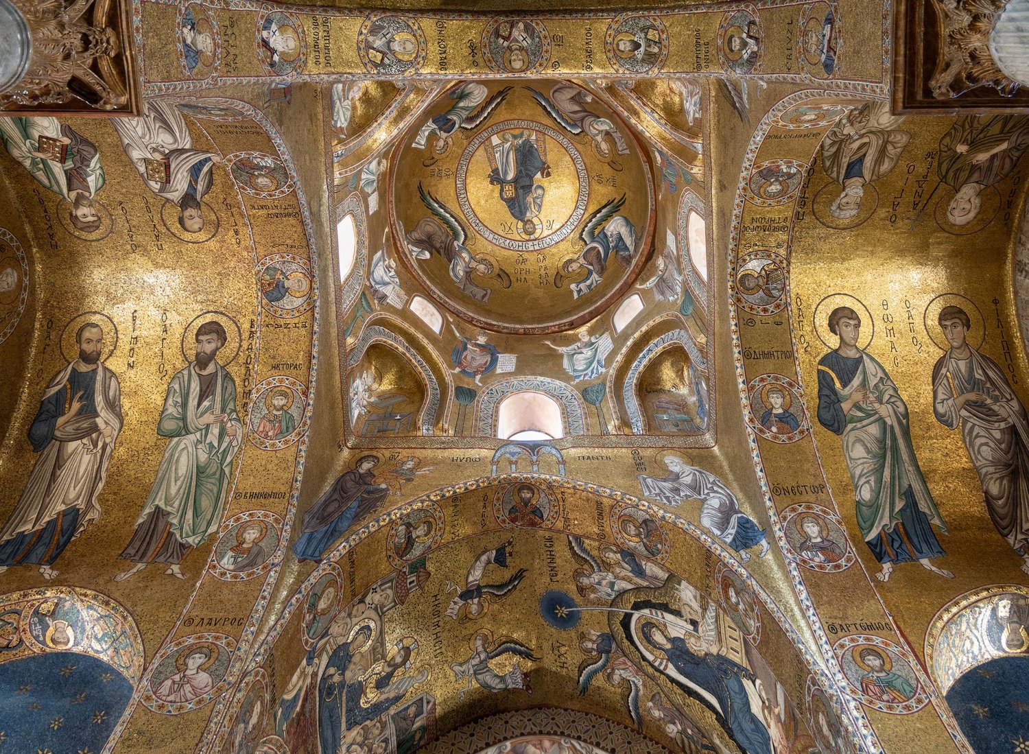 Palermo, Martorana, mosaici bizantini del 1143-1151: Cristo in trono con arcangeli, Natività e Dormizione.