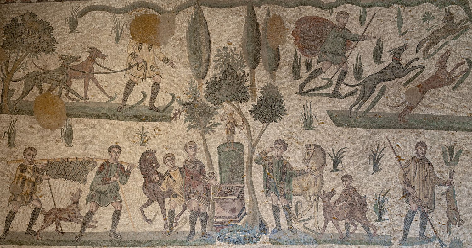 Villa Romana del Casale, mosaico della Piccola Caccia (inizi IV secolo d.C.), scena del sacrificio a Diana.